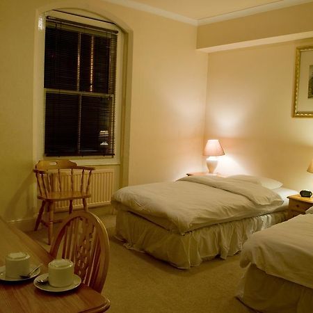 The Imperial Hotel Stroud  Εξωτερικό φωτογραφία
