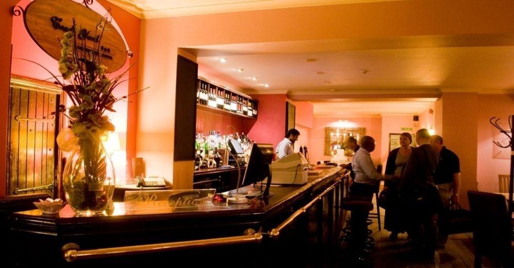 The Imperial Hotel Stroud  Εξωτερικό φωτογραφία