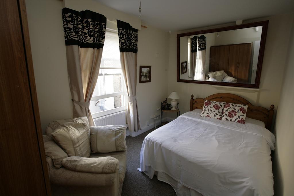 The Imperial Hotel Stroud  Εξωτερικό φωτογραφία