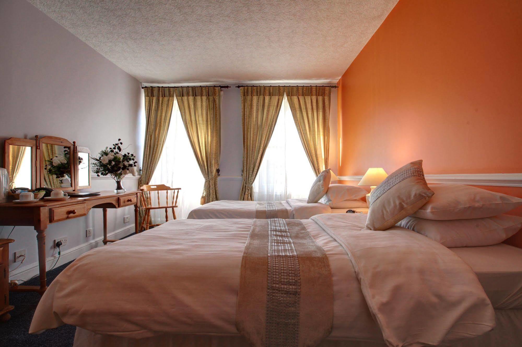 The Imperial Hotel Stroud  Εξωτερικό φωτογραφία